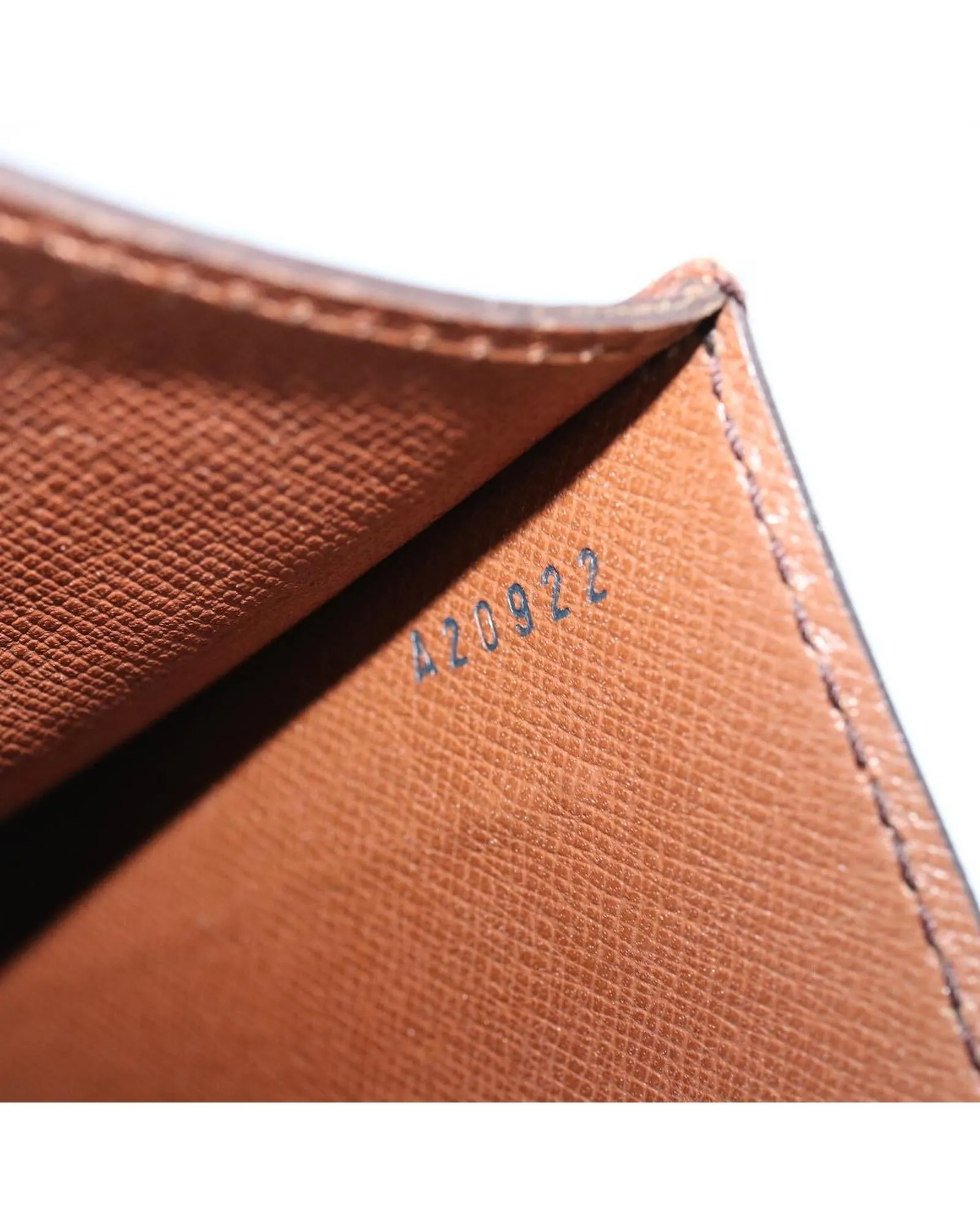 LOUIS VUITTON Executive Monogram Canvas Briefcase Brown